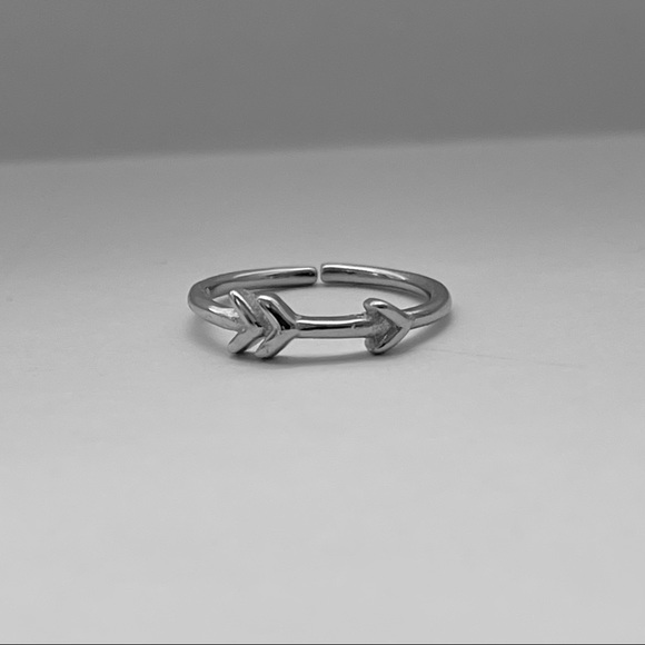 Sterling silver arrow toe ring, silver arrow toe ring, dainty arrow ring, arrow - Picture 2 of 12